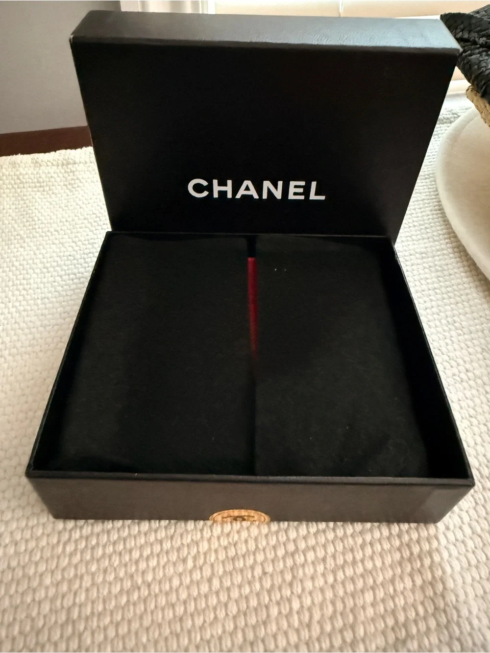 💎 Authentic Chanel Red Bifold Wallet – Excellent condition! 💎